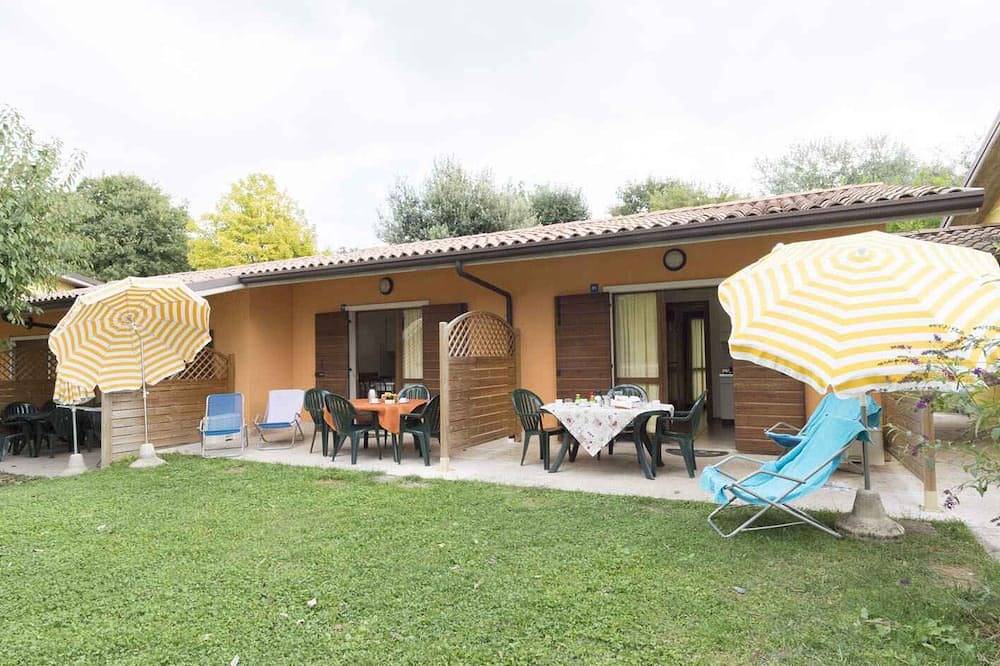 Bungalow mit Klimaanlage, Terrasse und Pool in Lazise, Gardasee-Berge