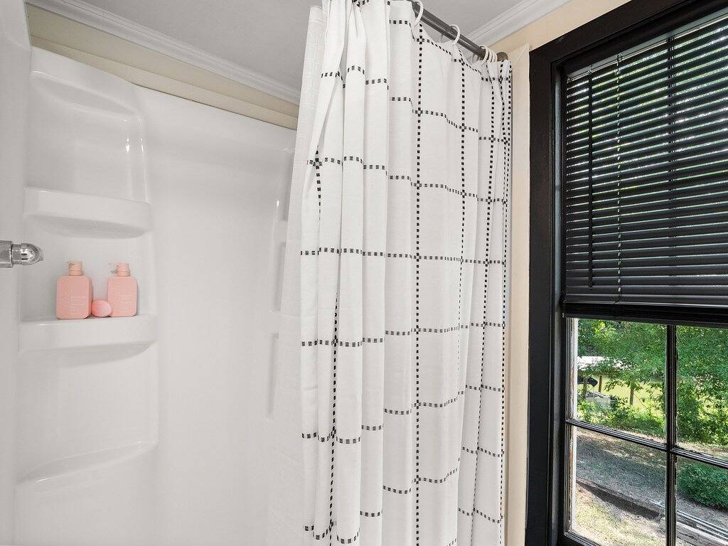 Pleasure Point Place Waterfront Cottage in Toledo Bend Reservoir