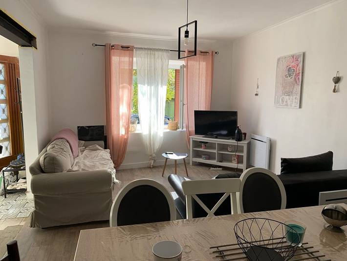 Gîte pour 8 personnes, avec jardin dans Tignac