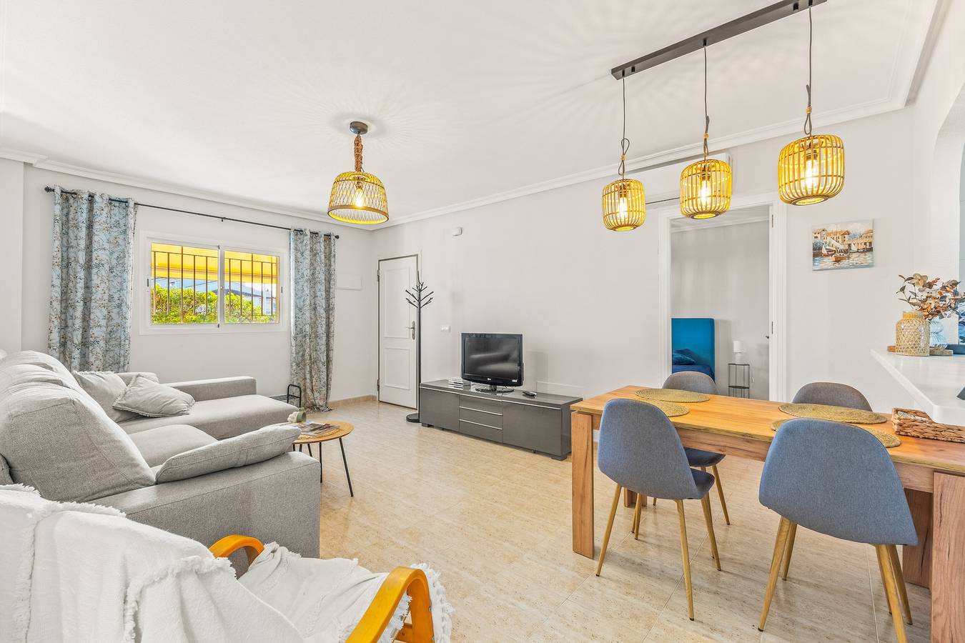 Geheel appartement, Appartement 'Bugenwilla Orihuela Costa' met Gedeeld Zwembad, Wifi en Airconditioning in Orihuela, Costa Blanca