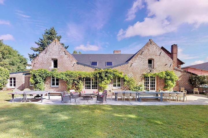 Location de vacances pour 36 personnes, avec jardin à Talmas