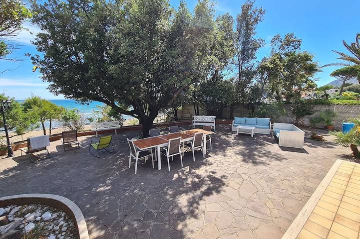 Magnifique Villa Greg Sur La Plage Entre Sperlonga Et Terracina in Spiagga Salto di Fondi, Fondi