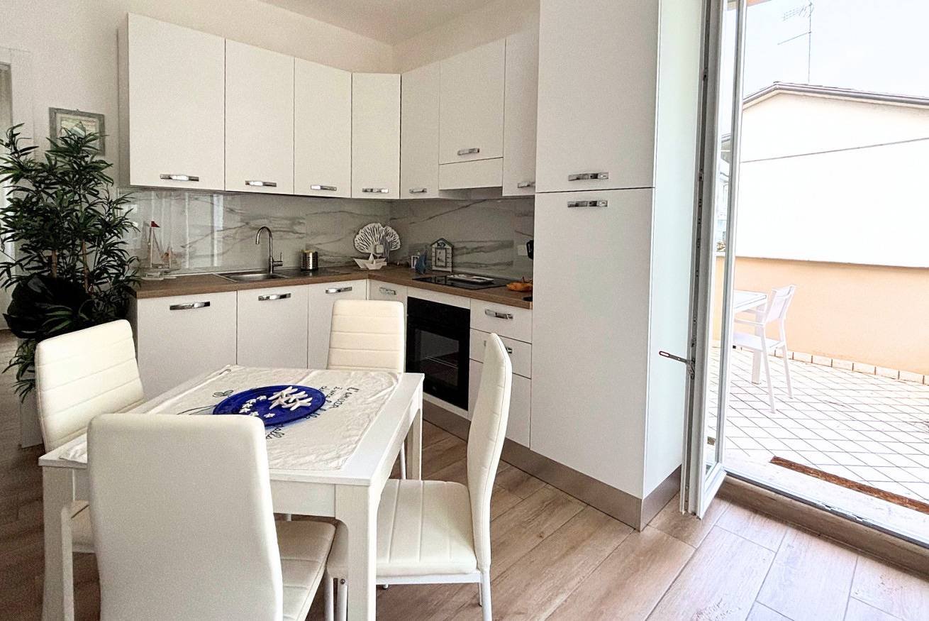 Ganze Wohnung, Ferienwohnung für 5 Personen mit Balkon/Terrasse in Gatteo A Mare, Forlì-Cesena Provinz