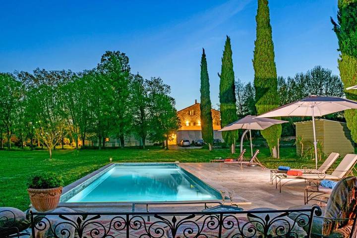 Chambre d’hôte pour 3 personnes, avec Terrasse et Jardin ainsi que Piscine et Vue à Avignon - 2