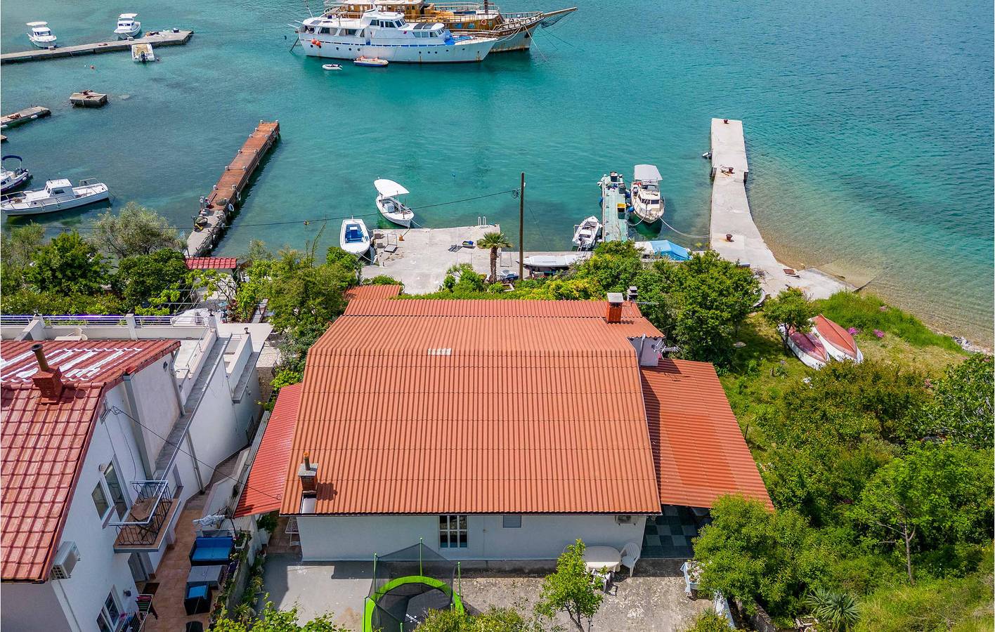 Ganze Ferienwohnung, Gemütliche Ferienwohnung mit Meerblick, WLAN, Terrasse und Parkplatz – 600 m bis zur Küste in Supetarska Draga, Rab