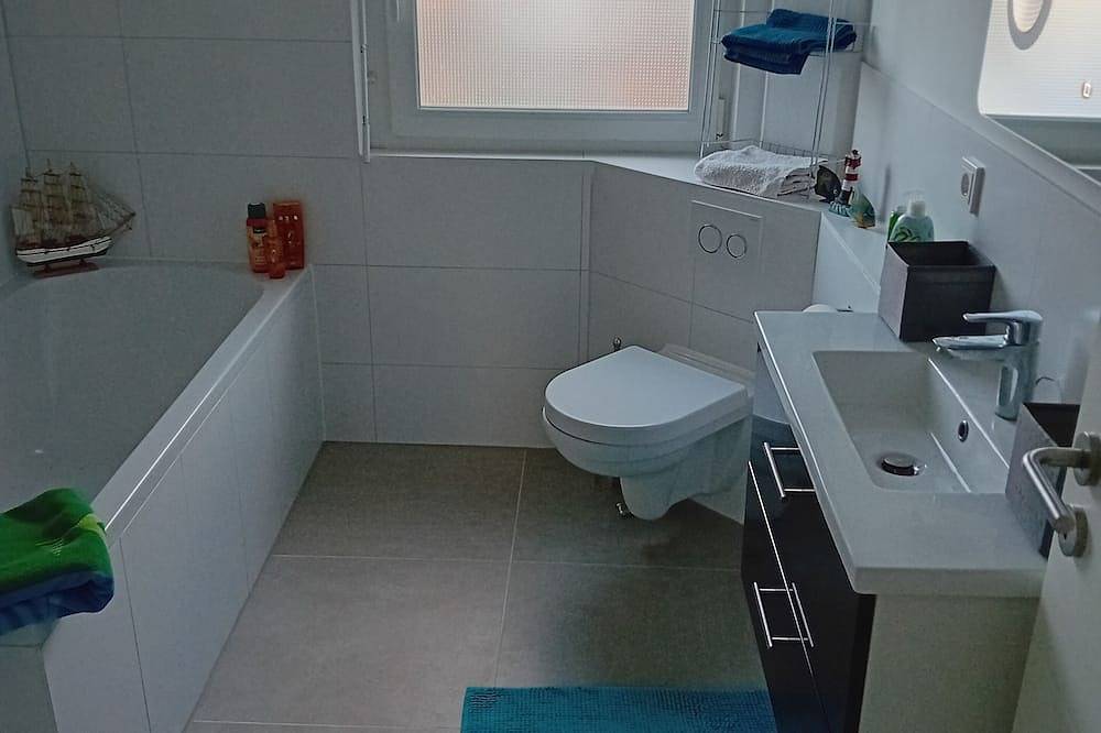 Entire apartment, Vacation apartment near Heidelberg with large terrace for 2-4 people in Plankstadt, Rhine Plain