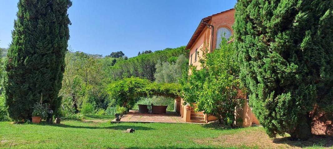 Location de vacances pour 2 personnes, avec vue ainsi que jardin et piscine à Vecchiano - 3