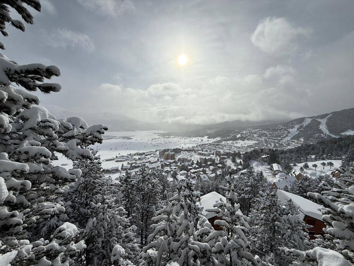 Chalet vue imprenable sur lac et pistes in Les Angles, Parc naturel régional des Pyrénées catalanes