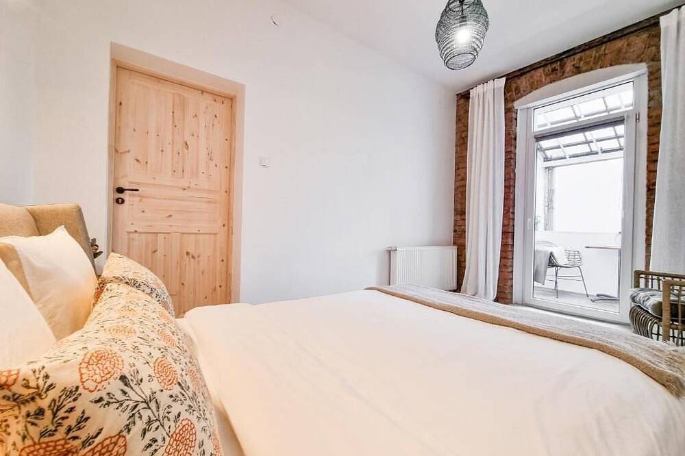 Ganze Wohnung, Serene 1-bedroom apartment with charming balcony in the heart of Giant Mountains in Jelenia Góra, Sudeten (Polen)