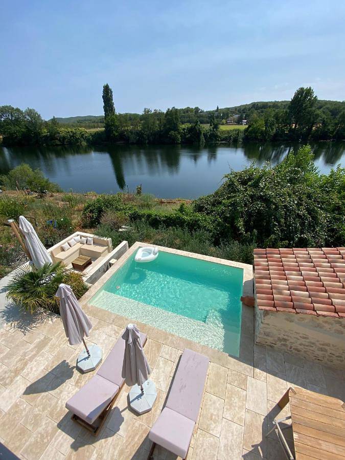 Location de vacances pour 9 personnes, avec Balcon et Terrasse ainsi que Jardin et Piscine à Laroque-des-Arcs