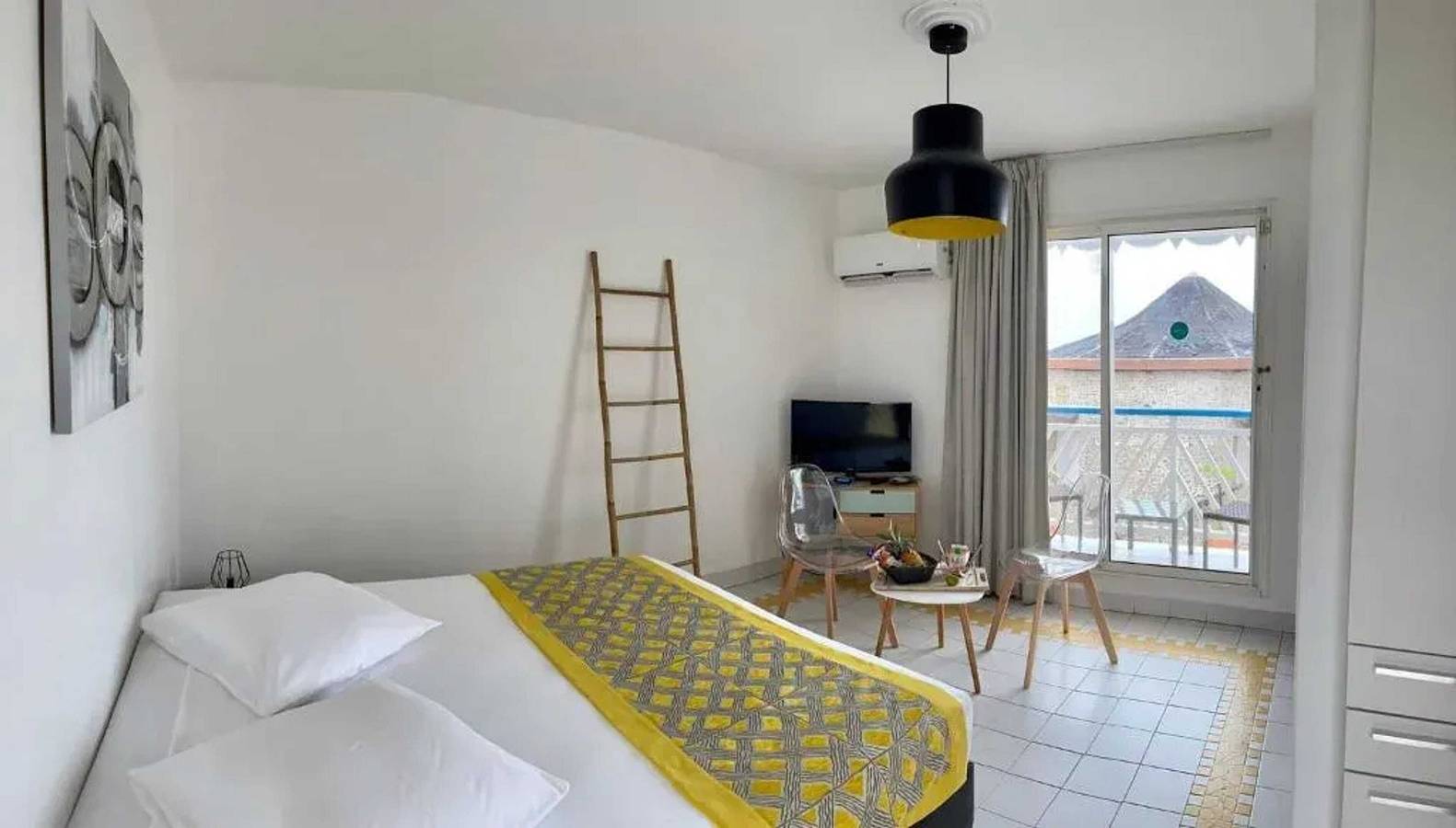 Entire studio, Studio by the Sea in Saint-François 19 m² with Pool in Saint-François, Guadeloupe (Caribbean)