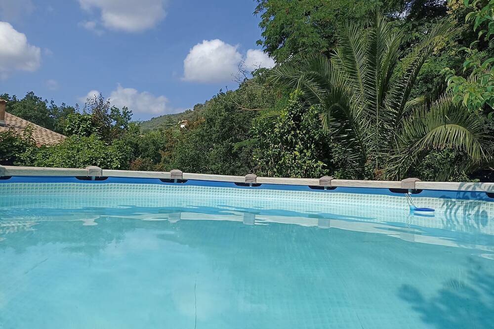 Lower villa with forest view terrace in Tourrettes-sur-Loup, Cannes region