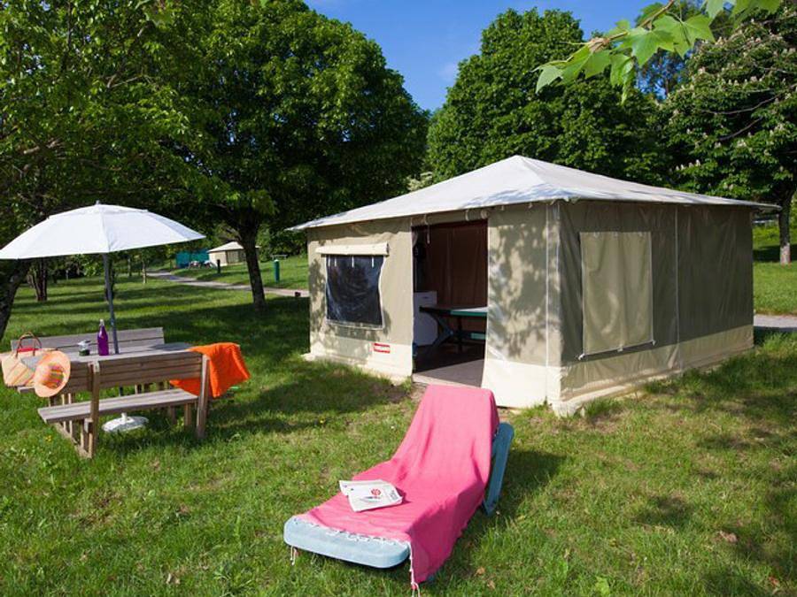 Camping Ushuaïa Villages Les Pins d'Ucel - Bungalow toilé 5 personnes - Ecureuil - Tente 20 m² in Ucel, Parc naturel régional des Monts d'Ardèche