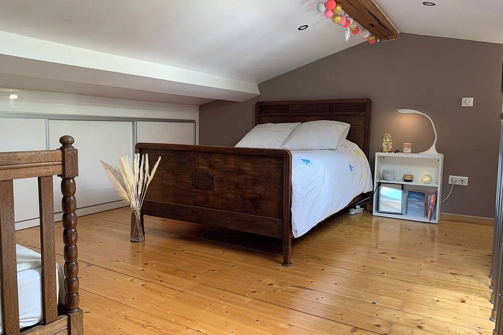 In the heart of the Bordeaux region, family home with swimming pool in Floirac, Bordeaux region