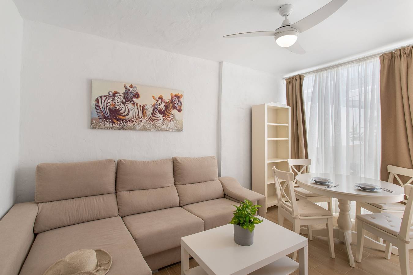 Holiday Home 'María' with Sea View, Shared Pool and Private Terrace in Sonnenland, San Bartolomé de Tirajana