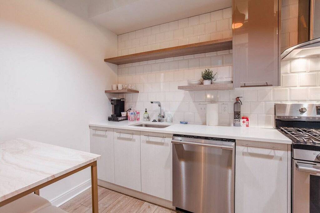 Ganze Wohnung, Clean, Art Deco 1000sqft Condo Downtown + Gated Parking in Cincinnati, Hamilton County (OH)