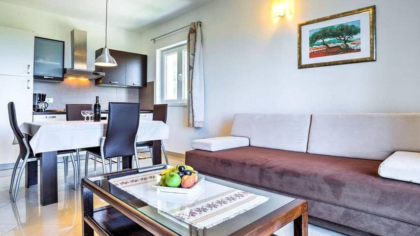Ferienwohnung für 4 Personen, mit Garten und Pool sowie Balkon in Moscenicka Draga