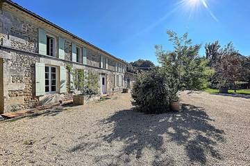 Gîte pour 22 personnes, avec terrasse et jardin à Rioux