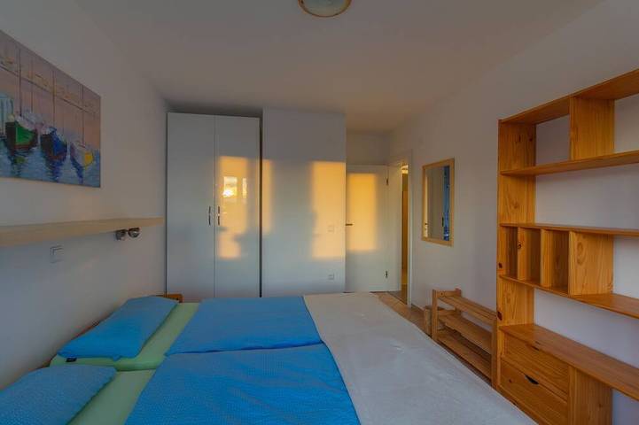 Appartement entier, Beach Apartment 2: zone de baignade privée, plage de sable, Internet sans fil, idéal pour les familles in Novalja, Pag