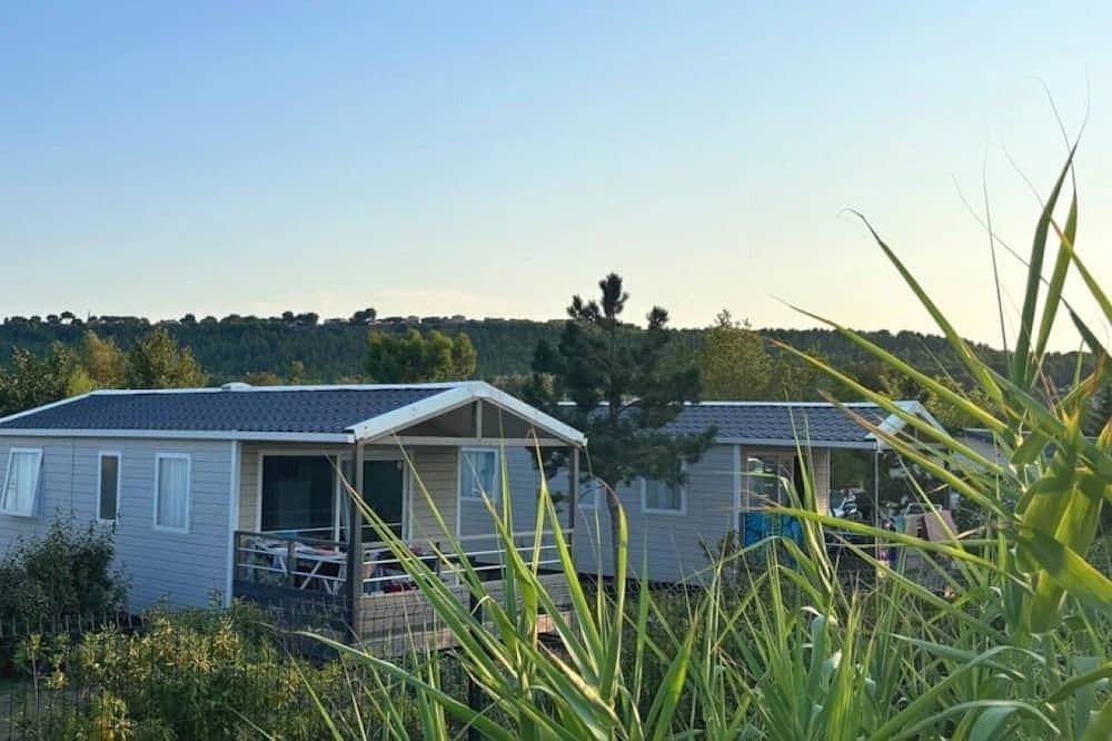 Camping 3 étoiles - Piscine - ccbaega in Saint-Mitre-les-Remparts, Istres region