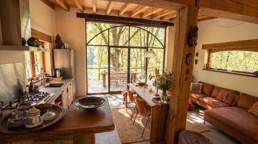 Location de vacances pour 5 personnes, avec Balcon et Jacuzzi ainsi que Terrasse et Jardin à Castelnau-de-Mandailles