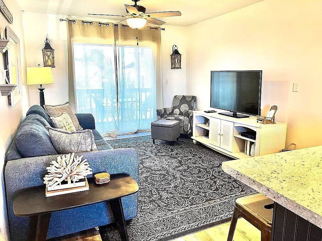 Ganze Wohnung, Clean & Ready for Guests! Recently Remodeled, Steps to the Beach! in Miramar Beach, Emerald Coast
