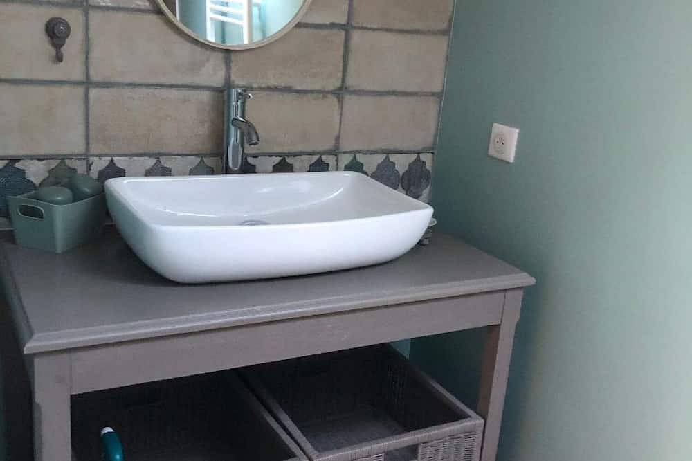 Bed and breakfast in quiet surroundings with access to private pool in Bernay-Saint-Martin, Saint-Jean-d'Angély e dintorni