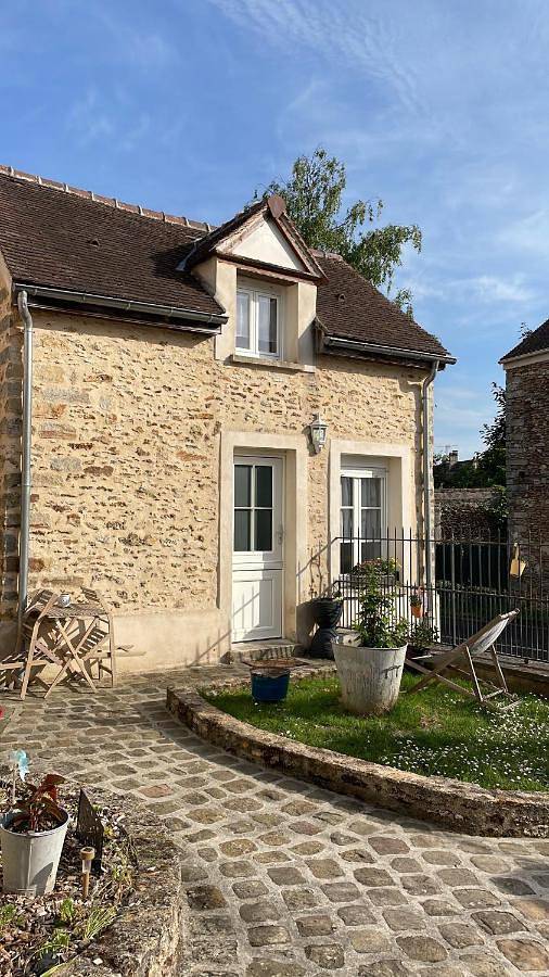 Gîte pour 2 personnes, avec terrasse dans Bombon