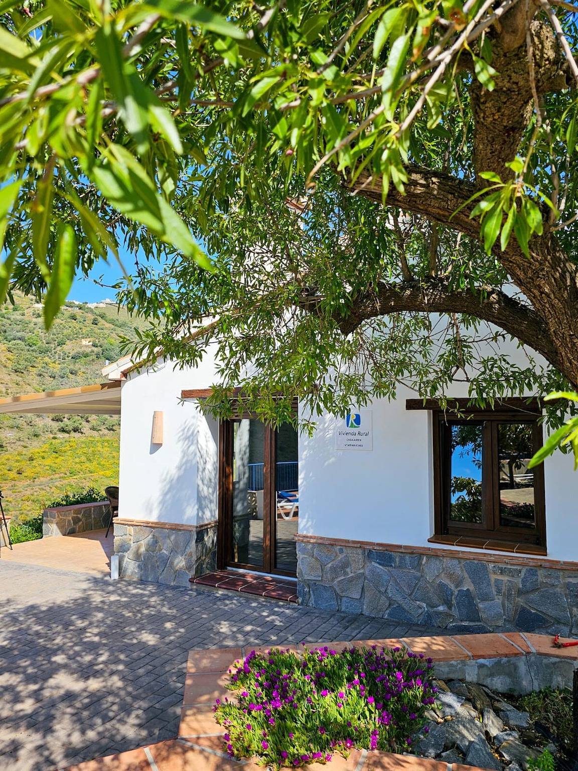 Casa de vacaciones "Cortijo Airen" con piscina, vistas a la montaña y Wi-Fi in Cómpeta, Costa del Sol