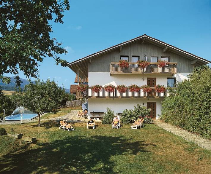 Ferienwohnung für 2 Personen, mit Balkon und Balkon/Terrasse sowie Terrasse und Garten