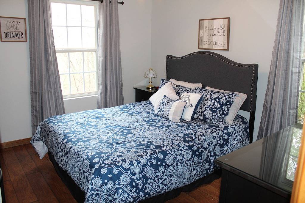 Ganz Hütte im Lake Cumberland Resort Burnside, Ky. Abgeschirmte Veranden & Whirlpool in Daniel Boone National Forest