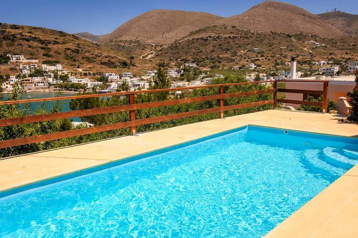Location de vacances pour 8 personnes, avec piscine et jardin dans Syros - 3