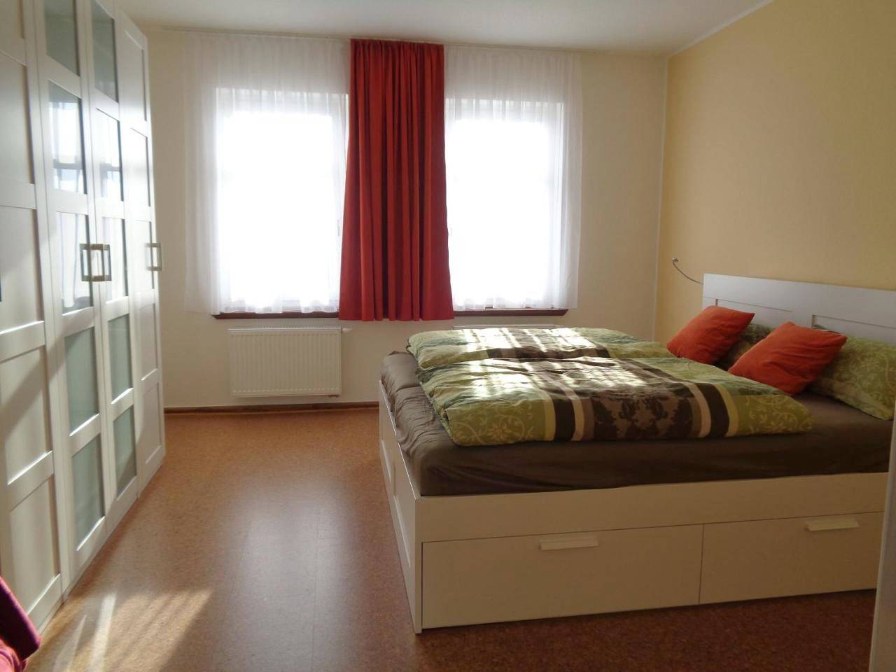 Geheel appartement, Apartment with Balcony in Südwest, Leipzig