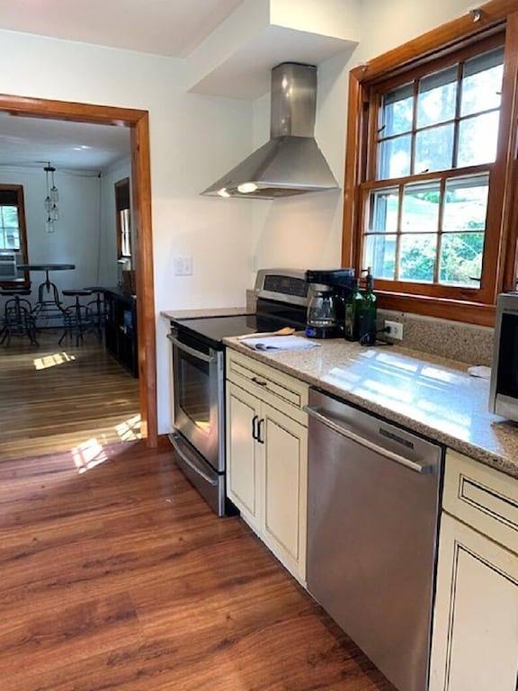 Modernes Kap im Stadtzentrum gelegener Mystiker in Mystic, Connecticut