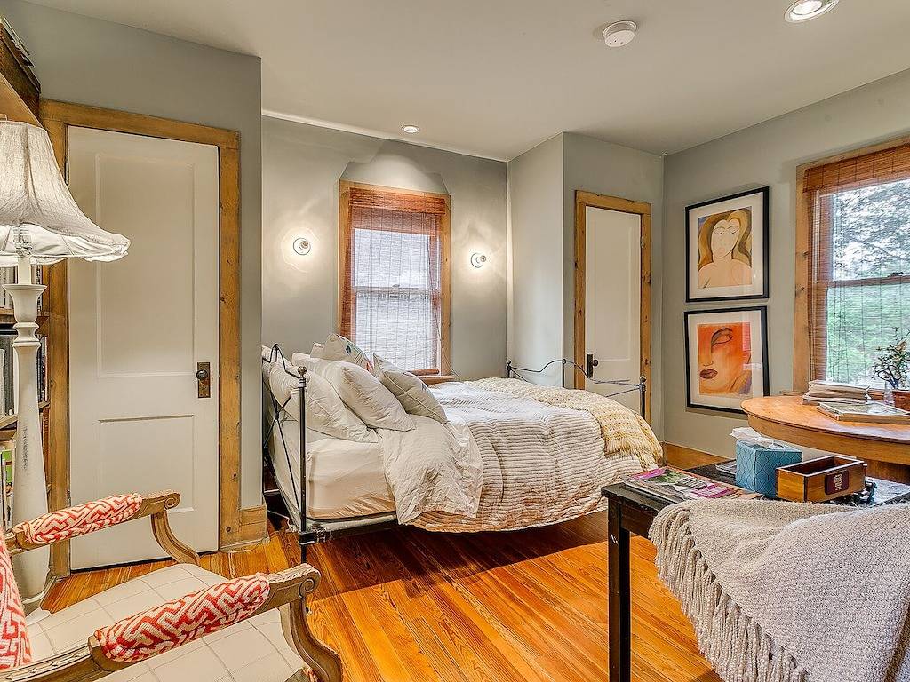 Ganze Wohnung, Downtown Carriage House Studio: unter Gewölbedecken Traum in Oklahoma City, Oklahoma County