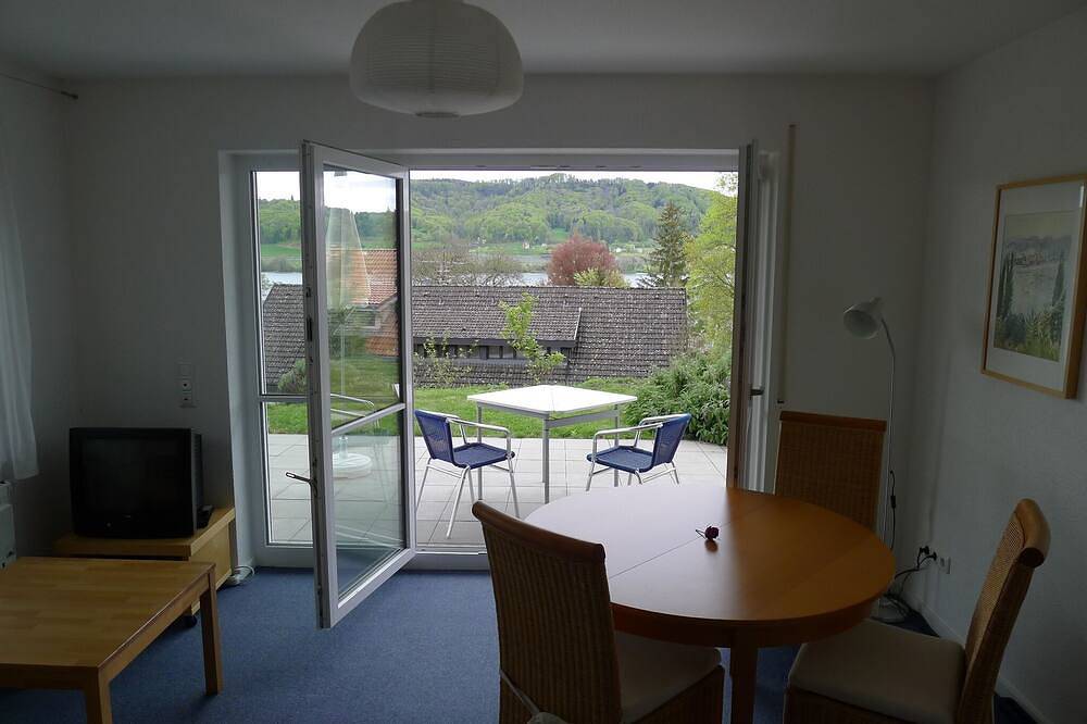 Entire apartment, Vacation apartment in Öhningen-Wangen with lake view in Öhningen, Untersee