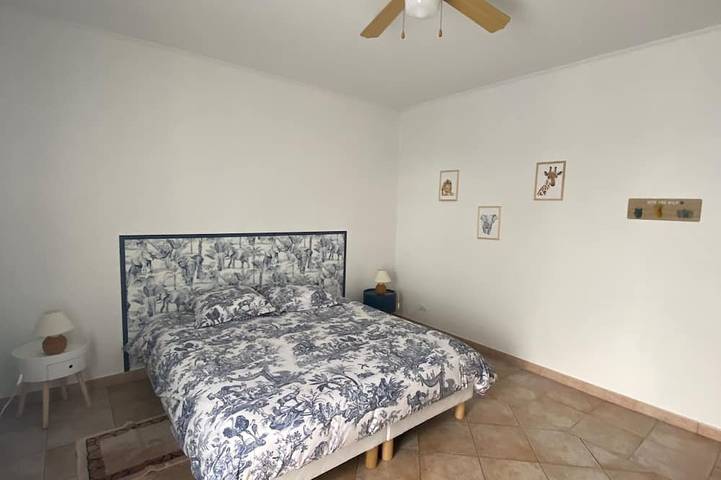 Villa confortable en el corazón de un jardín con olivos centenarios. in Calenzana, Region de Calvi
