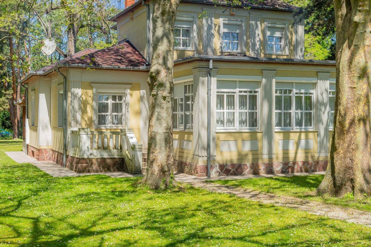 Sellő Beach Villa in Balatonlelle, Plattensee Südufer