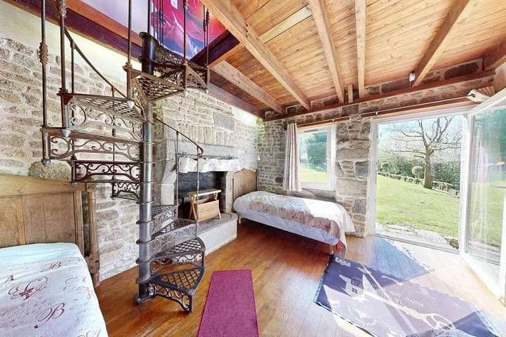 Location de vacances pour 35 personnes, avec balcon ainsi que jardin et sauna à Le Gast - 2