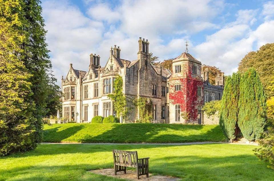 Entire vacation apartment, Kendal - Summerlands Hall Gothic Apartment in Lake District