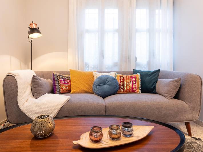 Entire apartment, Bright 2-bedroom apartment, grand ethnic decor, pedestrian center Málaga in Malaga Centro Historico, Malaga