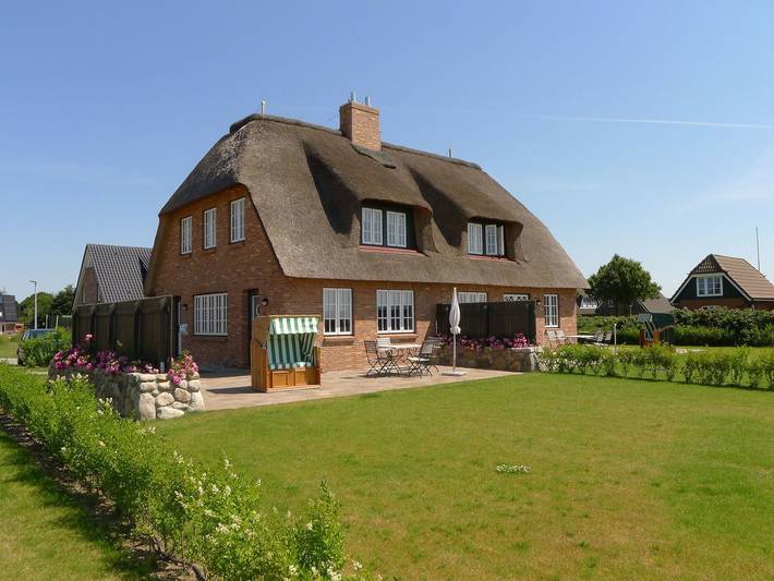 Ferienhaus für 4 Personen, mit Sauna und Terrasse sowie Garten in Borgsum