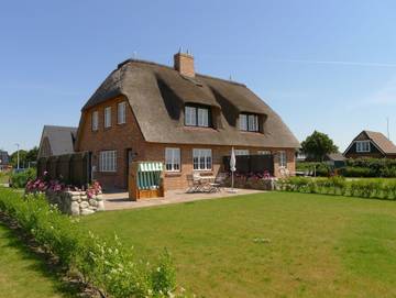 Ferienhaus für 4 Personen, mit Terrasse und Garten sowie Sauna in Borgsum