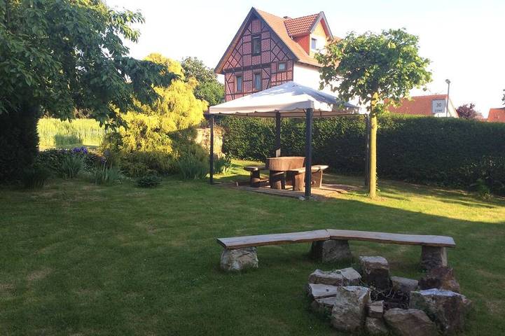 Ferienwohnung für 6 Personen, mit Balkon und Terrasse sowie Garten und Sauna in Trendelburg