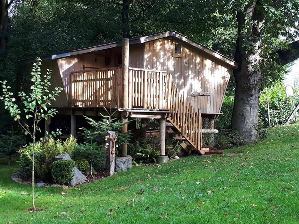 La cabane perchée du trappeur in Écrainville, Région du Havre