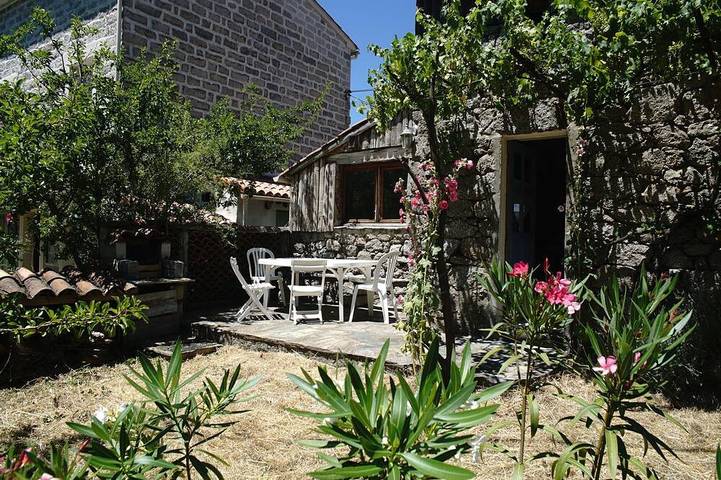 Gîte pour 8 personnes, avec balcon et jardin à Frasseto
