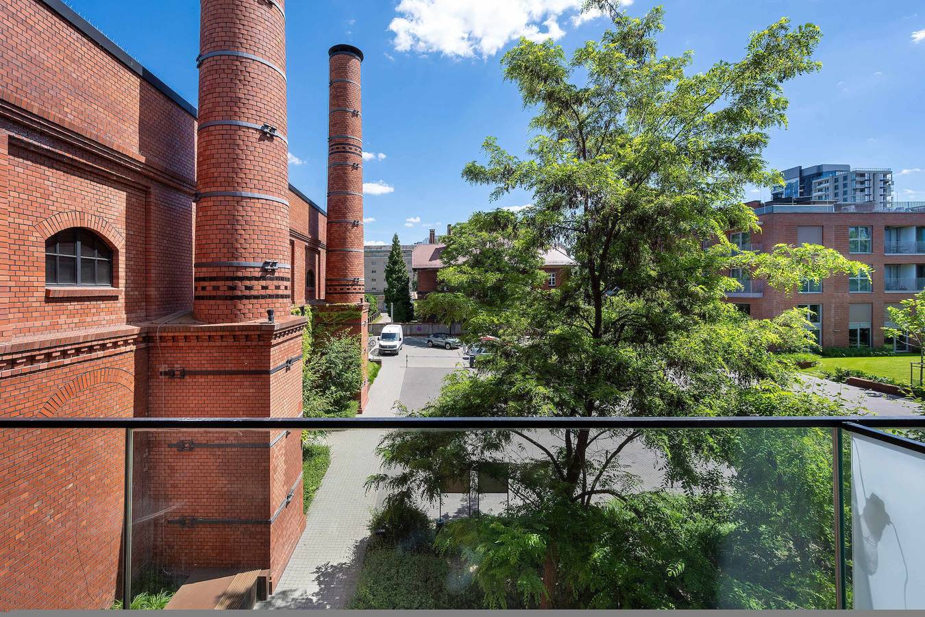 Ganzes Studio, Modern Studio with a Balcony   A Place to Work in Breslau, Niederschlesien