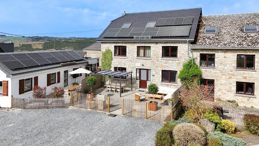 Ferienhaus für 14 Personen, mit Sauna und Whirlpool sowie Terrasse, mit Haustier