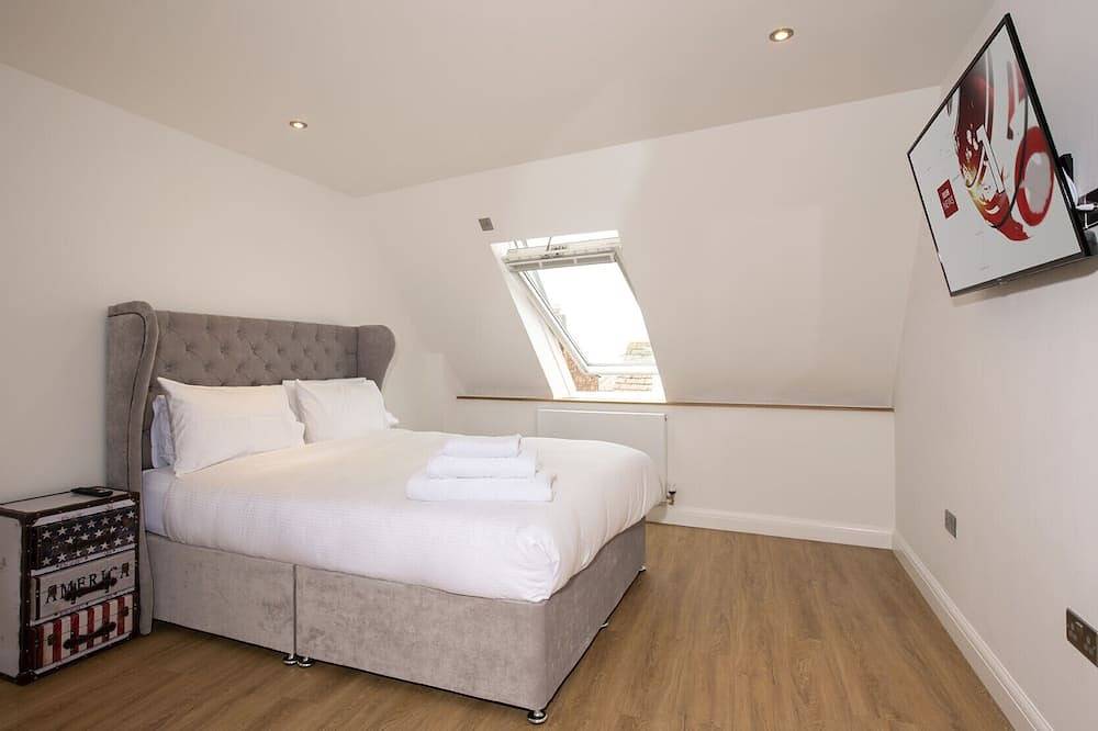 Entire apartment, Bright 2 Bed Flat in the heart of Old Town Swindon in Swindon, North Wessex Downs