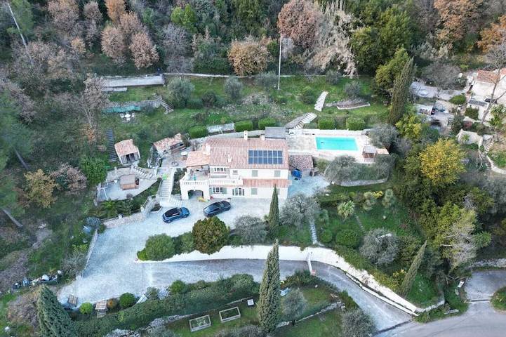 Villa avec vue panoramique! très calme, idéalement située in Carros, Côte méditerranéenne (France)